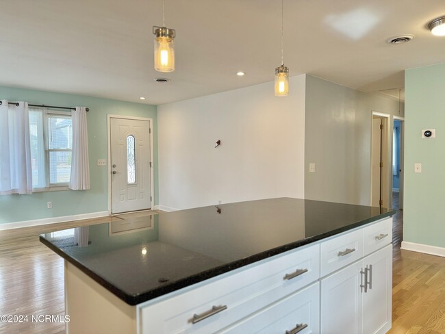 Foto del edificio - 3929 Masonboro Loop Rd
