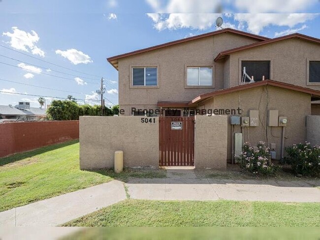 Building Photo - 5041 N 39th Dr