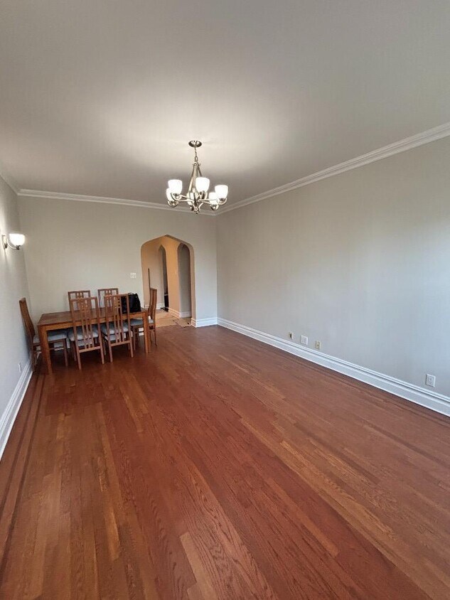 Foto principal - 1 bedroom in WOODSIDE NY 11377