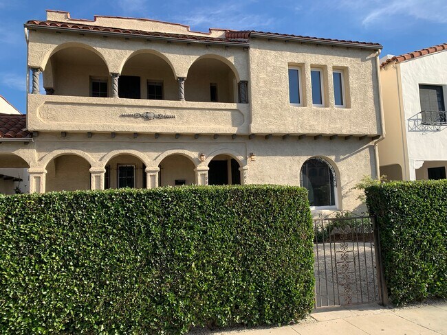 Exterior - 1034 S Cloverdale Ave