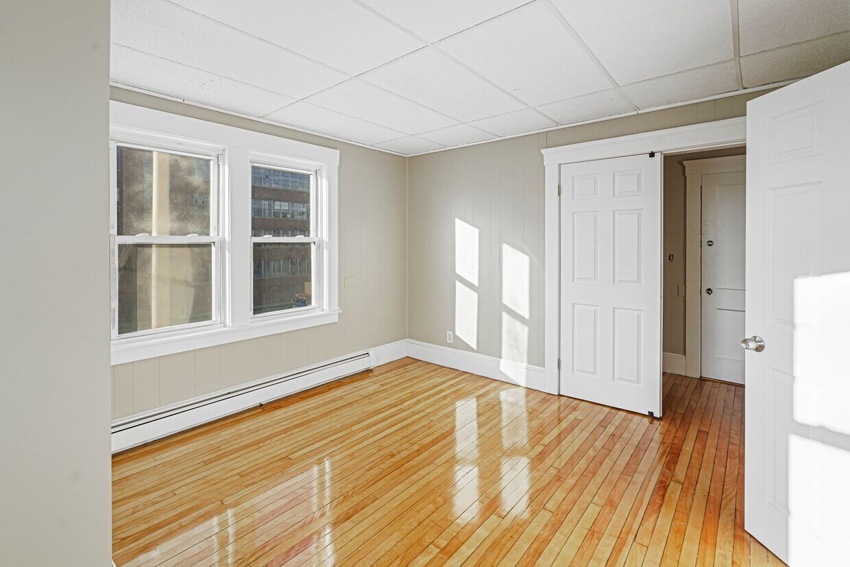 Primary Photo - 352 W Boylston St