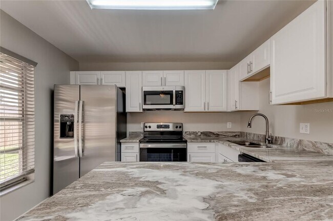 Building Photo - 1007 Pine Ridge Cir