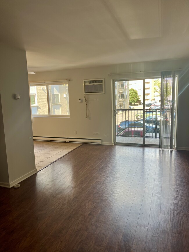 Foto del edificio - 310 Lathrop Ave