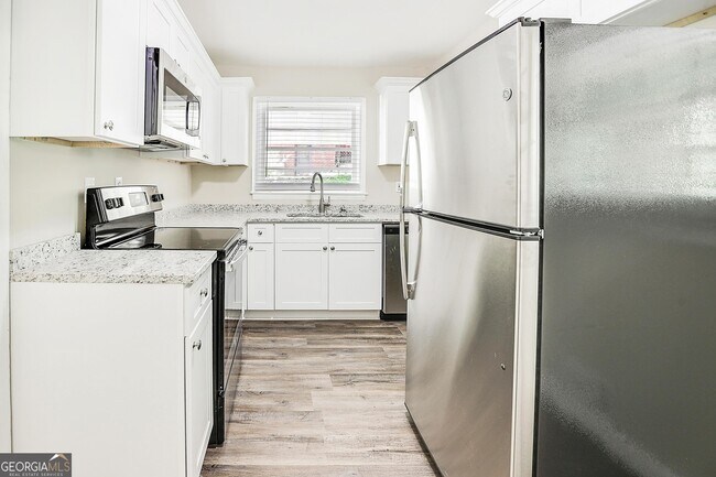 Building Photo - 2165 Pemberton Rd SW