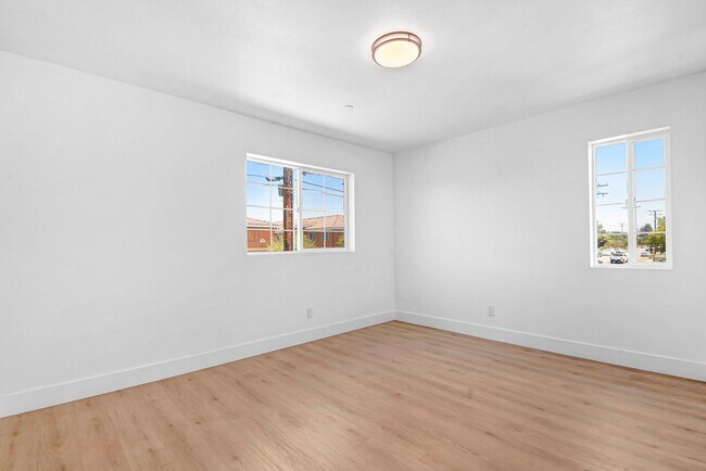 Foto del edificio - 16385 Valencia Ave