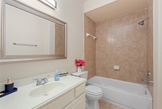 Building Photo - 5026 Gulf Stream Ln