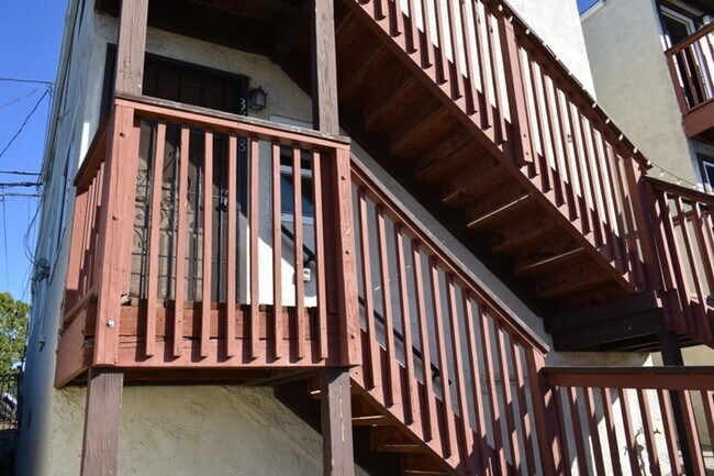 Foto del edificio - 3818-3820 Z STREET