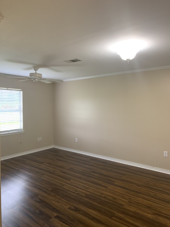 Foto del edificio - 46420 Randall Rd