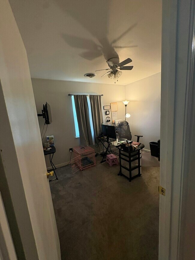 Foto del edificio - 4713 Craddock Ave
