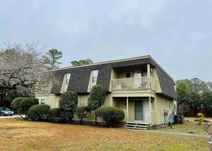 Building Photo - 4067 Fairway Dr