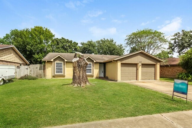 Building Photo - 1201 Brookhollow Dr