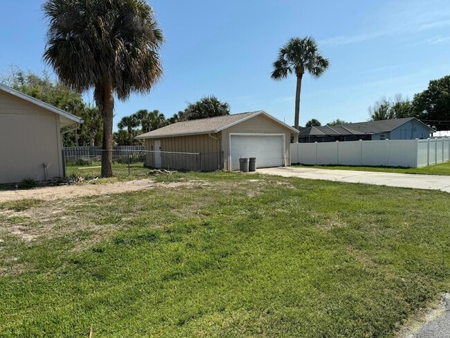 Building Photo - 5014 Palm Dr