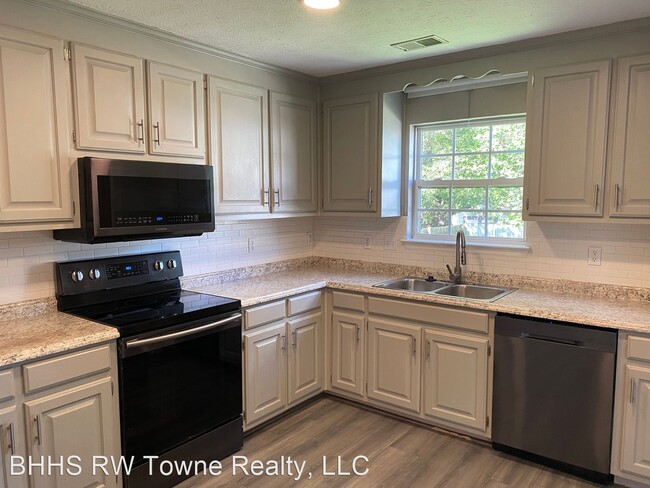 Building Photo - 3 br, 2.5 bath House - 128 Colonial Avenue