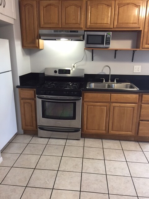 Foto del edificio - 7425 Gloria Ave