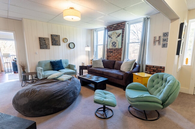 Building Photo - 241 N Rd