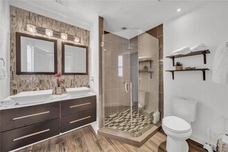 Building Photo - 710 NE 141st St