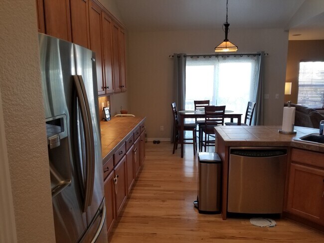 Building Photo - Amazing Tallyn's Reach Home