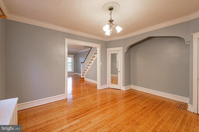 Building Photo - 432 S 48th St
