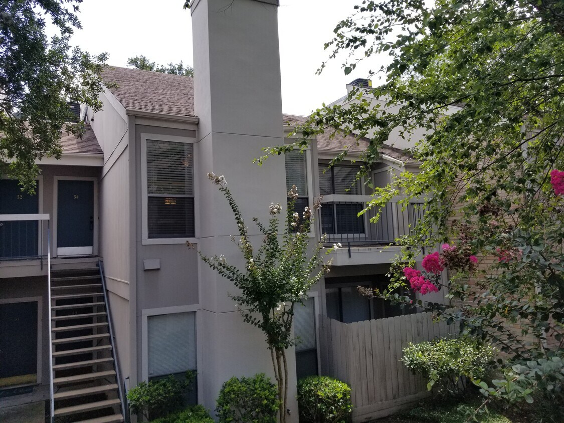 Front View - 7900 N Stadium Dr