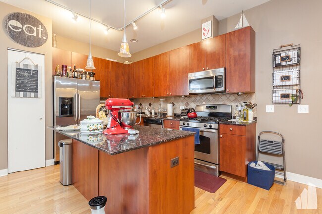 Foto del edificio - 648 W 16th St