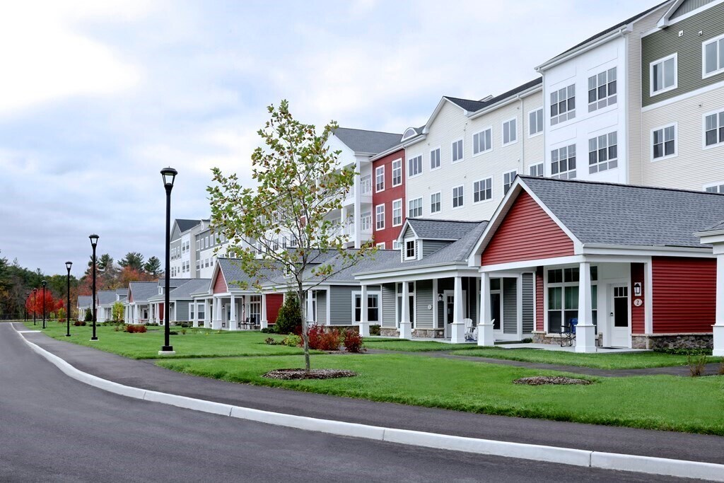 44 Willow Pond Cir Unit 0, Medway, MA 02053 Room for Rent in Medway