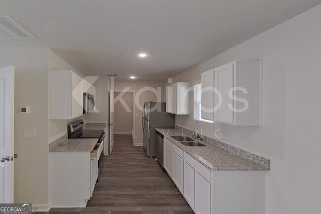 Building Photo - 233 Topaz Ln