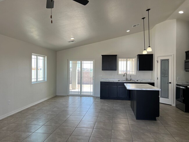 Building Photo - Newer San Luis Home available for Rent - 3...