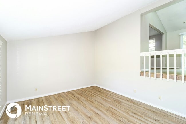 Foto del edificio - 6801 Autumnhill Ln