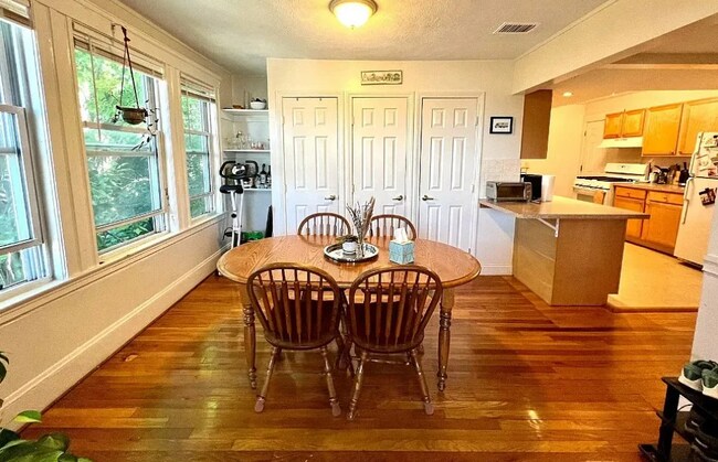 Foto del edificio - 220 Summer St