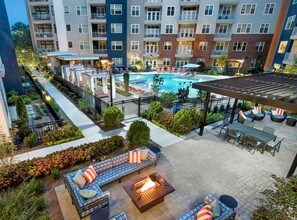 Relaxing outdoor courtyards - AMLI Buckhead