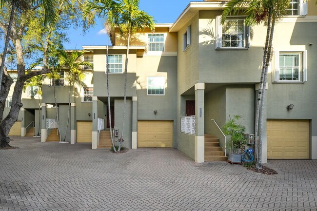 Building Photo - 1213 Tequesta St