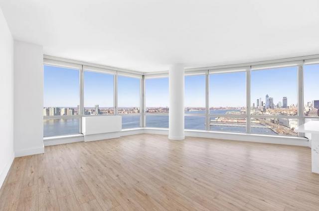 Foto principal - 2 bedroom in New York NY 10282