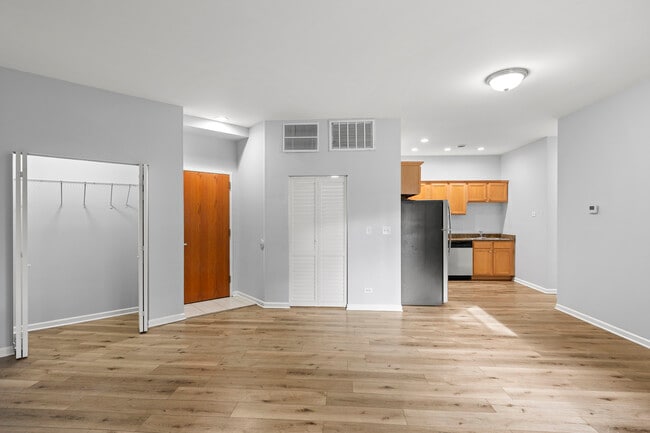 Foto del edificio - 2451 W Howard St