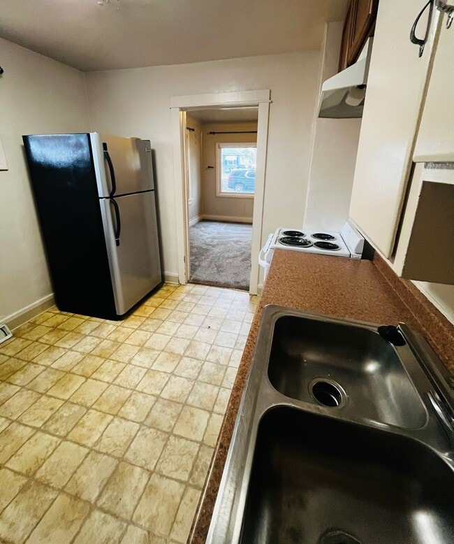 Foto del edificio - 2-Bed, 1-Bath Home with Detached Garage & ...