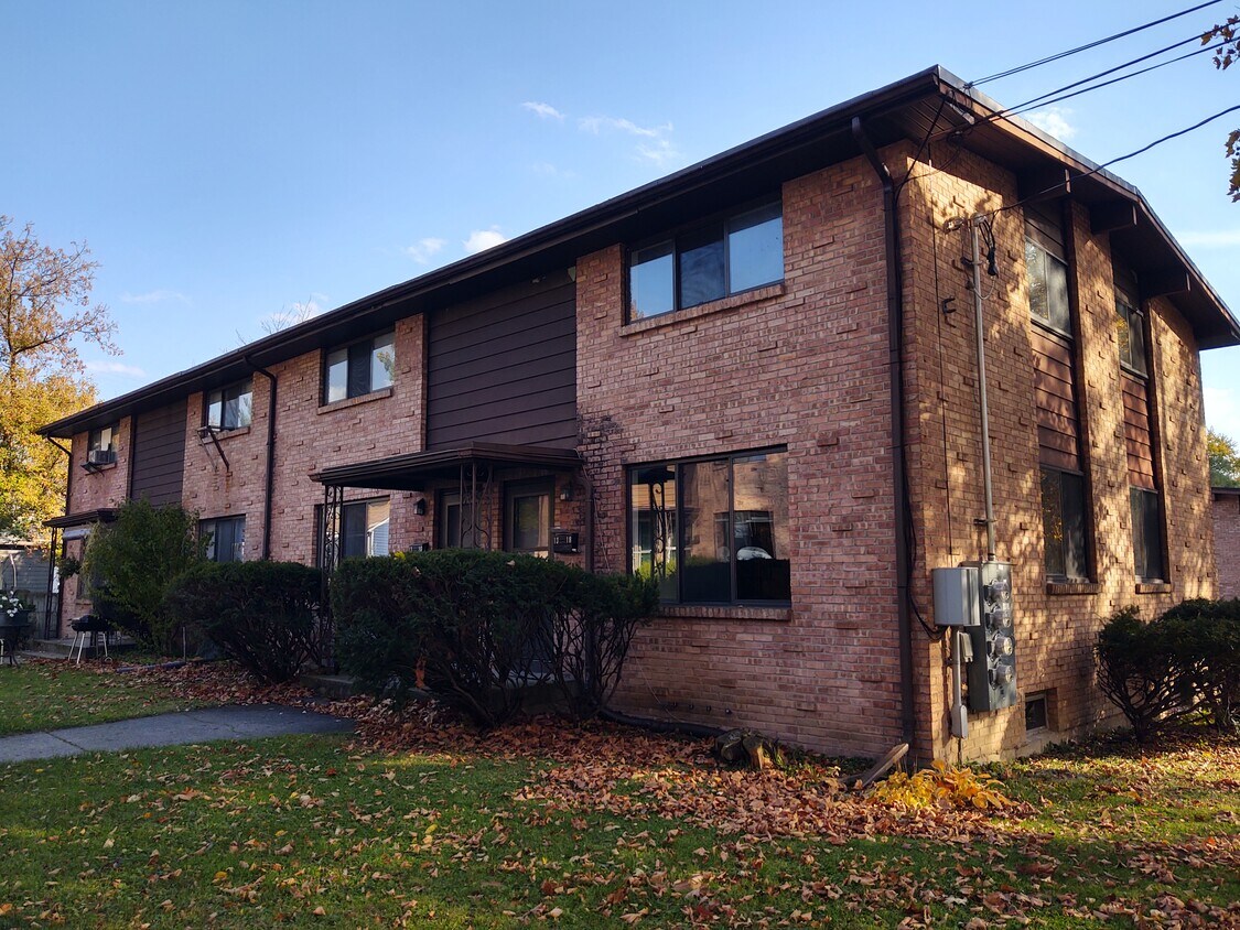 1318 Northfield Ave NE, Grand Rapids, MI 49505 Townhome Rentals in