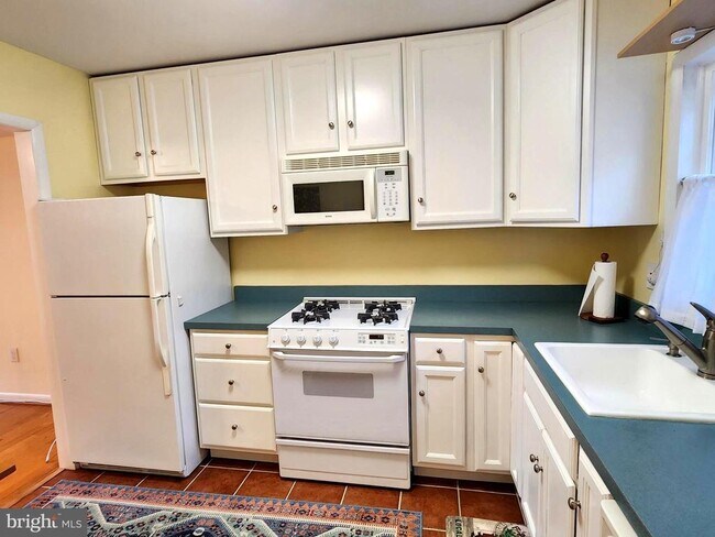 Building Photo - 431 Greenbrier Ct.