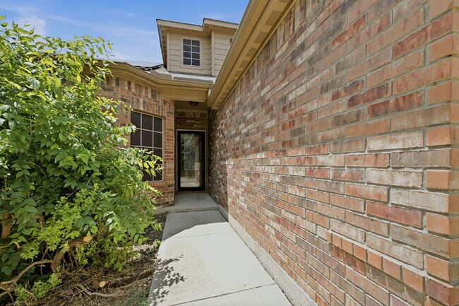 Building Photo - House in a Gated community with SOLAR PANELS!