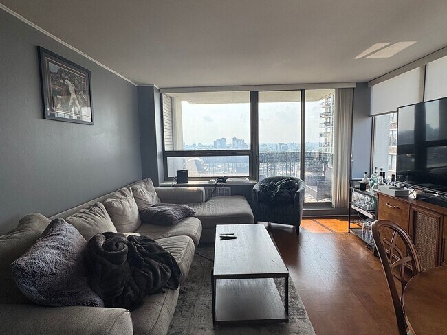 Foto del edificio - 1455 N Sandburg Terrace