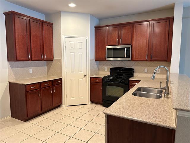 Building Photo - 5733 Pebble Ridge Dr