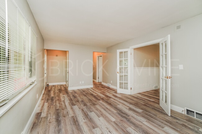 Building Photo - 919 S Warren Ave