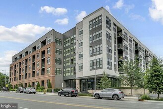 Building Photo - 1761 Old Meadow Rd