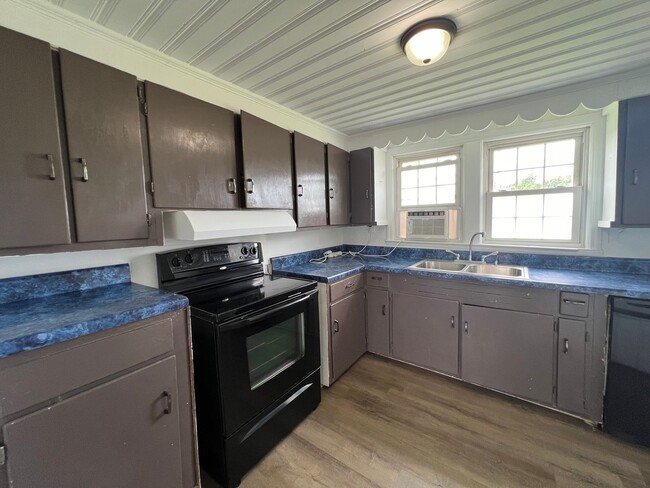 Building Photo - Loris - 3 bd/2 ba