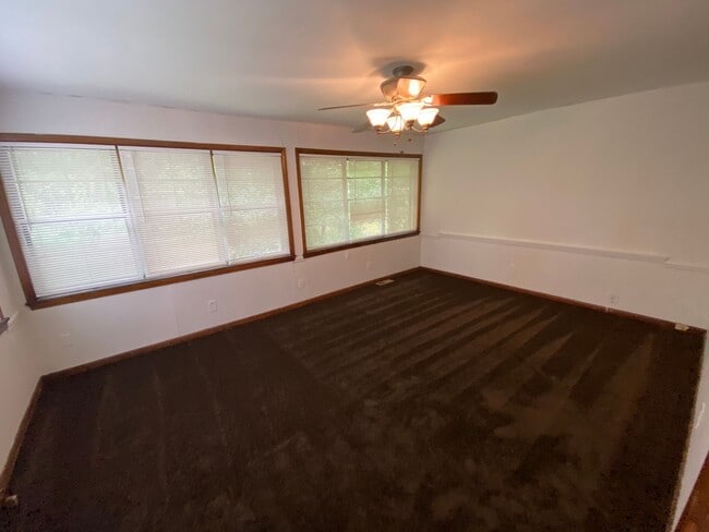 Building Photo - Tarrant