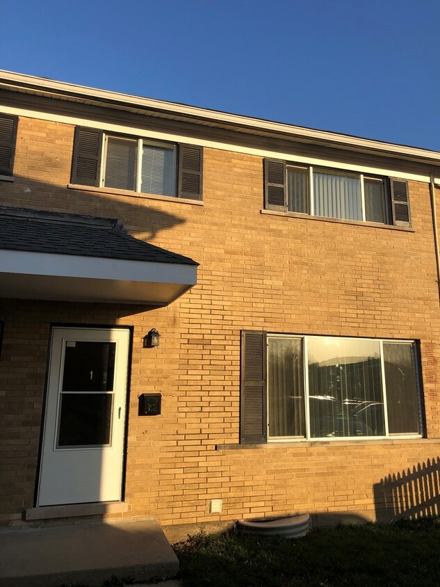 Foto principal - 1719 E Roosevelt Rd