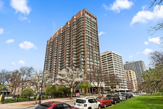 Foto del edificio - 4170 N Marine Dr