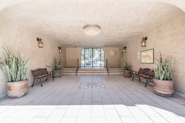 Building Photo - 3220 Altura Ave