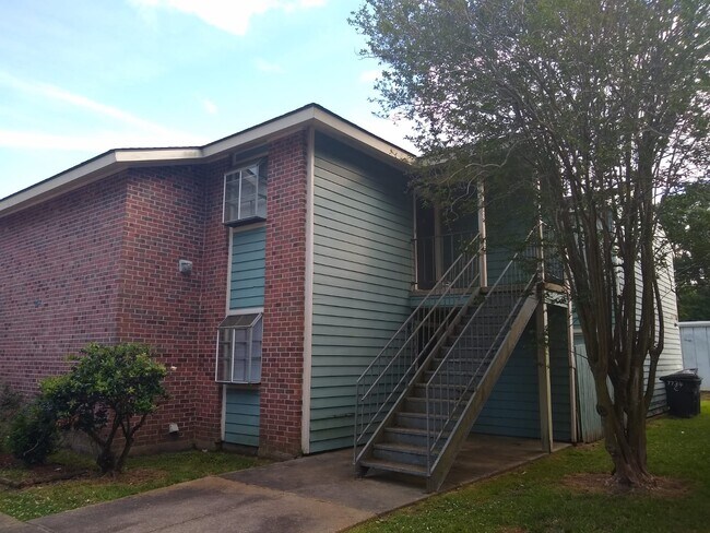 Foto del edificio - 7734 Bles Ave