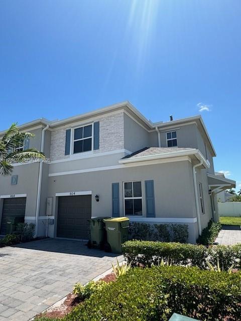 Building Photo - 804 SE 18th St