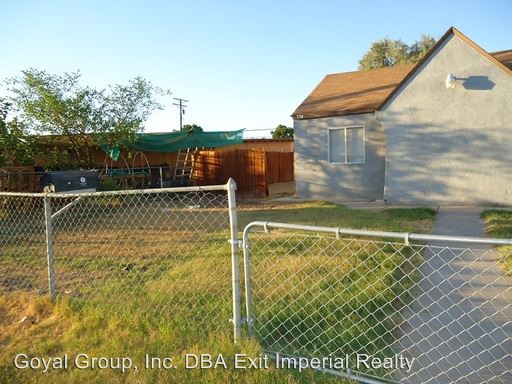 Building Photo - 734 Adams Ave