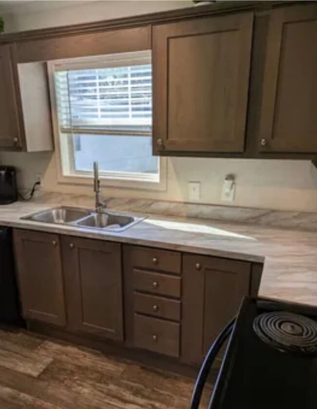 Building Photo - 255 Greenview Cir